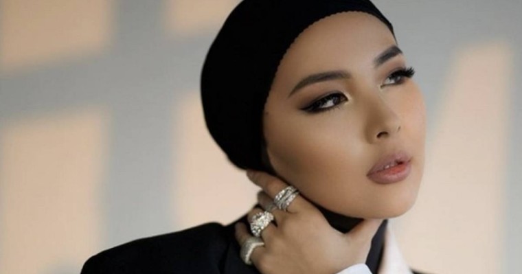 ”Енді тұрмысқа беру керек”: Айдана Меденова орамалдағы кішкентай қызын көрсетті