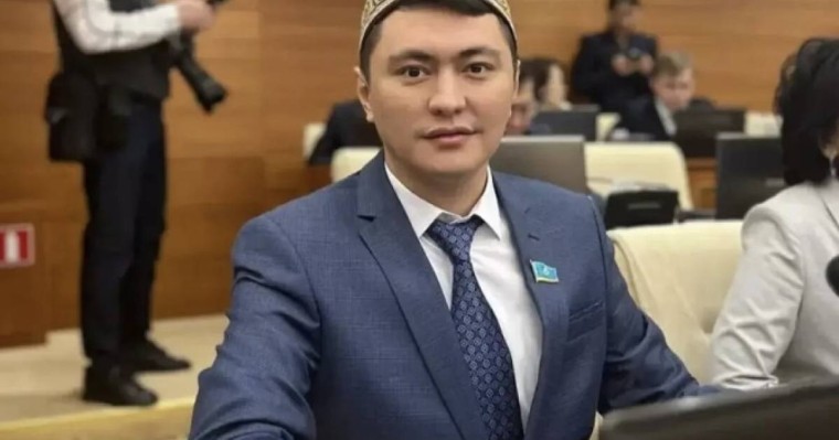 “Депутаттарға берілетін үйде тұрмаймын” - Дәулет Мұқаев пәтеріндегі ерекшеліктермен бөлісті