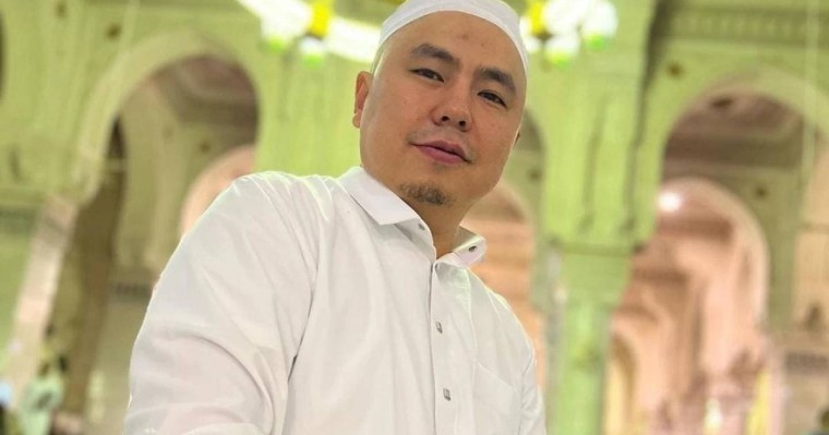 Актер Нұртас Адамбайға желіде Құраннан үзінді жариялағаны үшін айыппұл салынды