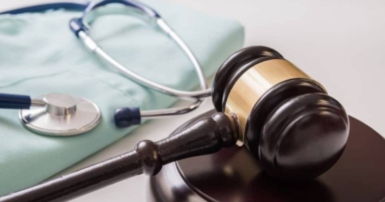 Столичные медики подали в суд на бывшего работодателя