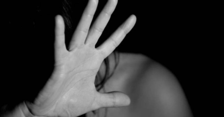 "Бес жас үлкен жігіт зорлады": 15 жастағы қазақстандық қыз өзін күшпен тұрмысқа бергенін мәлімдеді