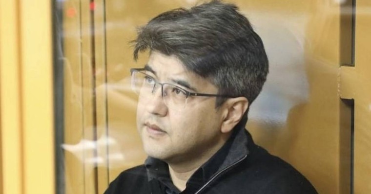 Сот Қуандық Бишімбаевтан материалдық және моральдық шығынды өндірді