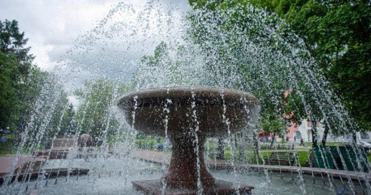 Фонтанта ойнап жүрген үш жасар қызды тоқ соқты