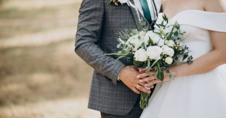 Той кезінде қайтыс болған қалыңдықтың орнына оның әпкесі тұрмысқа шықты   