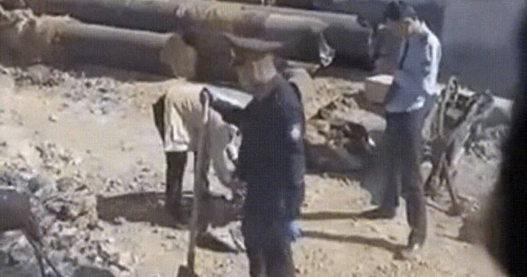 Балқашта коммуналдық қызметкерлер құбыр ауыстырамыз деп қорқынышты жағдайға тап болды