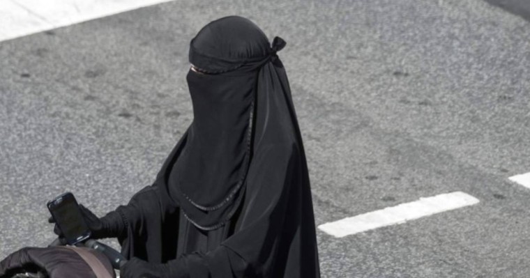 Никаб, хиджаб, паранджадан кімдер бас тартты?