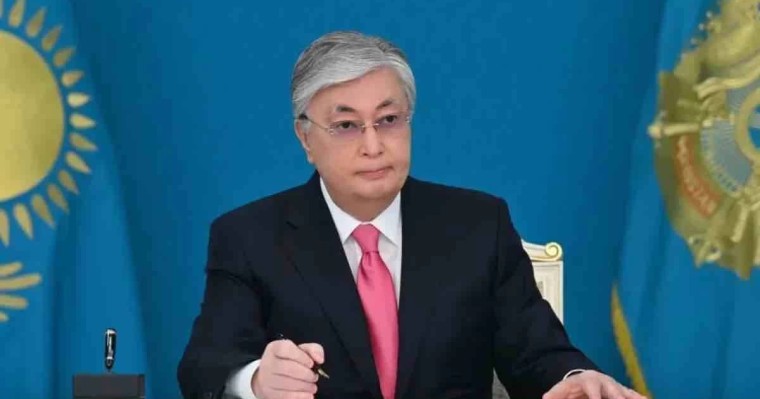 Ұлттық ұлан жауынгерінің пойызда соққыға жығылуы: Тоқаев қылмыскерлерді шұғыл түрде ұстауды тапсырды