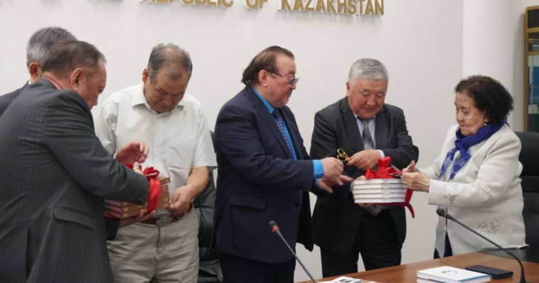 Алматыда жазушы Зейнолла Сәніктің қос кітабының тұсаукесері өтті