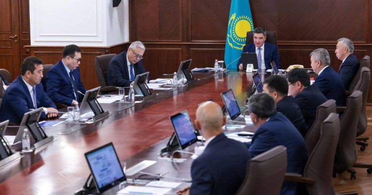 Олжас Бектенов агробизнес өкілдерімен Президент жолдауы аясында АӨК қолдау шаралары мен астық жинау науқанының барысын талқылады