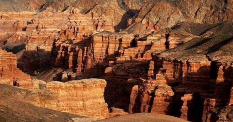 Екі адам өлді, алтауы жарақат алды - Шарын шатқалында оқыс оқиға болды