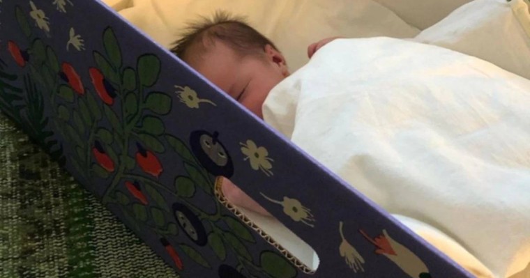 Қазақстанда әйел гаражда бала босанып, сәбиін қорапқа тастап кеткен