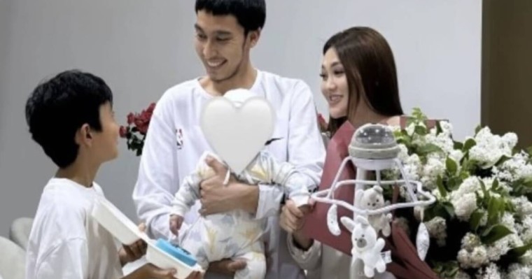 Raim тұңғыш ұлына көлік сыйлады (ВИДЕО)