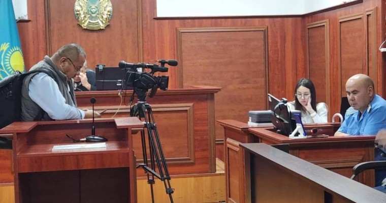 «Дикий Арманға қарсы куәлік»: Қошмамбеттегі азаптау жайлы сотта жәбірленушілер сөз сөйледі