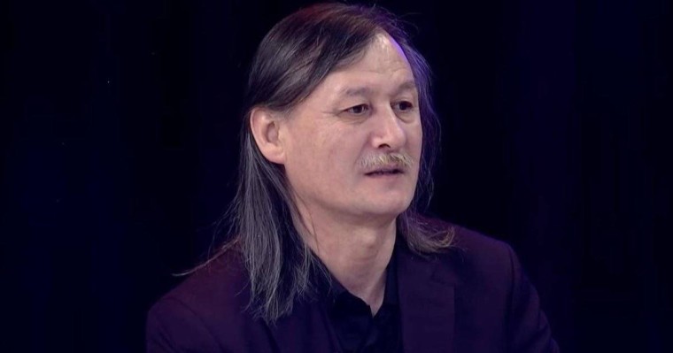 «Ақыл жоқ кезде үйлену керек»: Ұлықпан Жолдасов жастарға кеңес берді