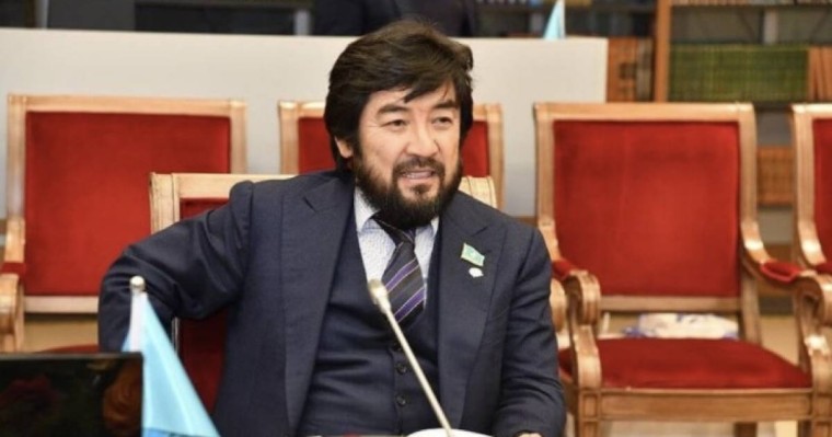 «Байланысым жоқ»: Бекболат Тілеухан Құран ұстап ант етті