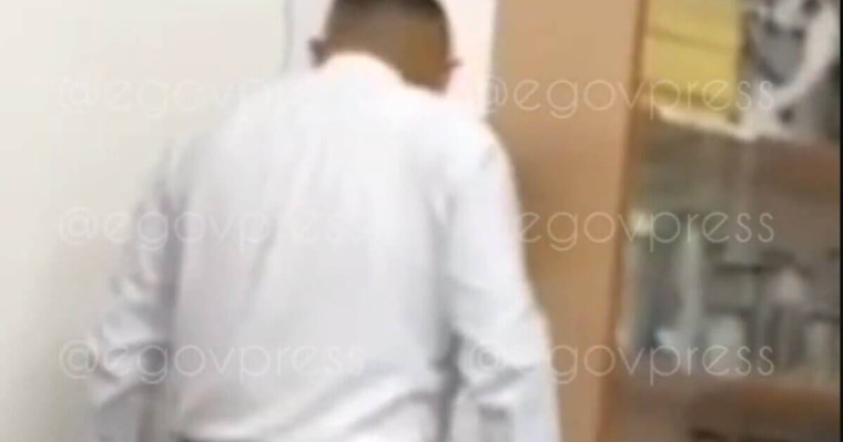 Алматы облысында тарих мұғалімі оқушыны сабақ кезінде сабаған (ВИДЕО)