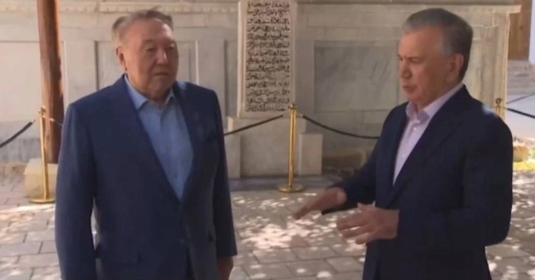 Экс-президент Нұрсұлтан Назарбаев Бұхара қаласында көзге түсті (видео)