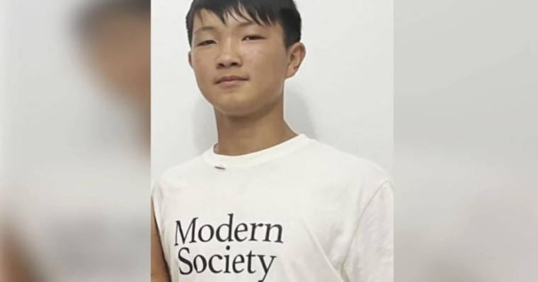 “Ұрғандардың бәрі мұғалімнің баласы”: Ақтөбеде көз жұмған жасөспірімнің әпкесі інісінің жоғары сынып оқушыларының қолынан қаза тапқанын айтты