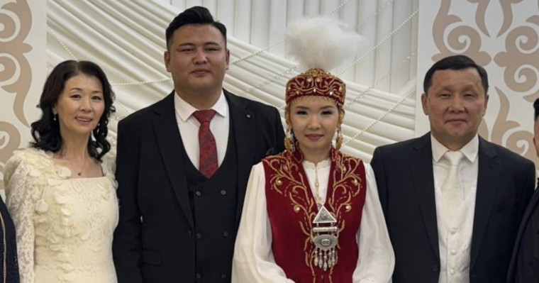 Депутат Абзал Құспанның қызының ұзату тойына кімдер келді?