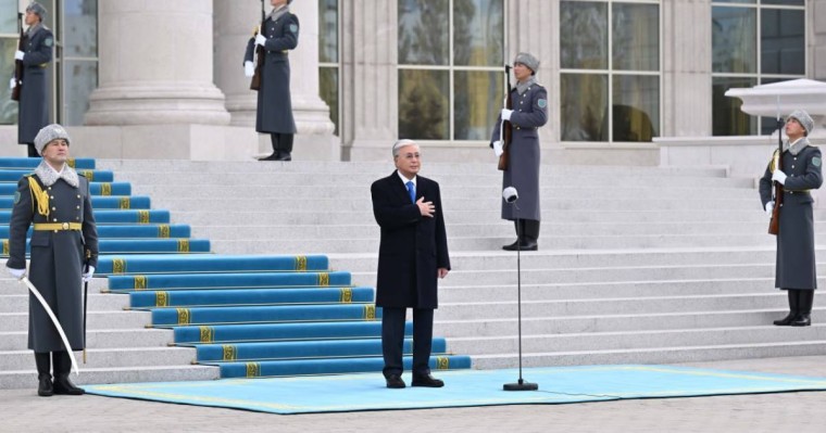 Ел астанасында Мемлекеттік ту көтеру рәсімі өтті