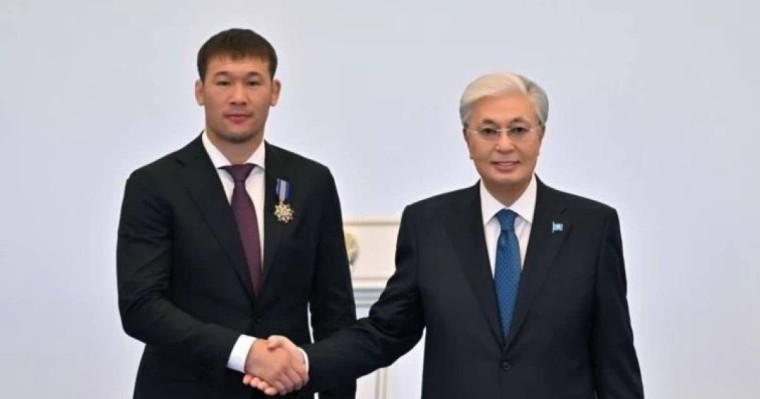 Тоқаев Шавкат Рахмоновқа ІІ дәрежелі «Барыс» орденін табыс етті  