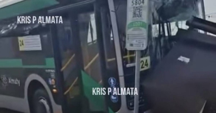Алматыда автобус аялдамаға соғылып, бірнеше адам жарақат алды