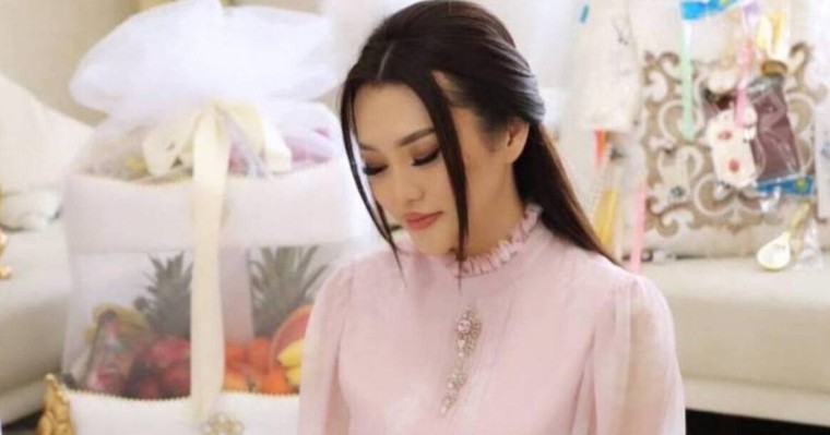 Ерке Есмахан үлкен сахнаға неге шыға алмай қалғанын айтты  