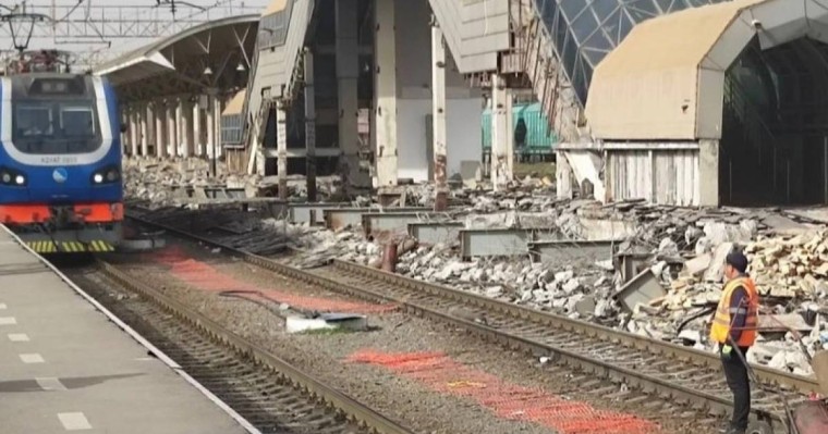 «Бомба тасталған секілді»: Алматы-1 вокзалының жағдайы тұрғындарды алаңдатты