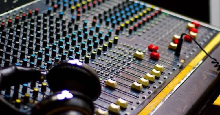 Енді фонограммамен ән айтқандар 4 миллион теңге айыппұл арқалайды