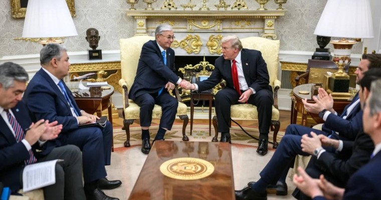 Ақ үй Тоқаев пен Трамптың тарихи кездесуінің кадрларын ұсынды