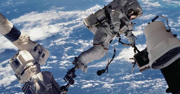 Қытай космосқа жіберген үш ғарышкерін Жерге қайтара алмай отыр