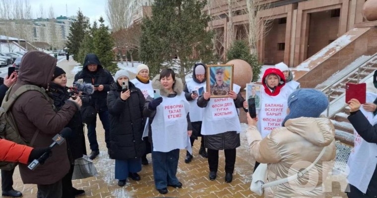 Бас прокуратура Тоқаевтың тапсырмасынан кейін қаза тапқан сарбаздардың аналарын қабылдайды