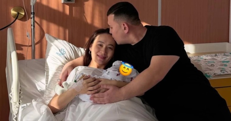 "Біз ата-ана болдық": Белгілі блогер Елдос Калабок жұрттан сүйінші сұрады