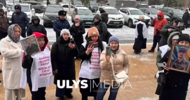 Вице-министр қаза тапқан сарбаздардың аналары туралы сұраққа жауап беруден қашты