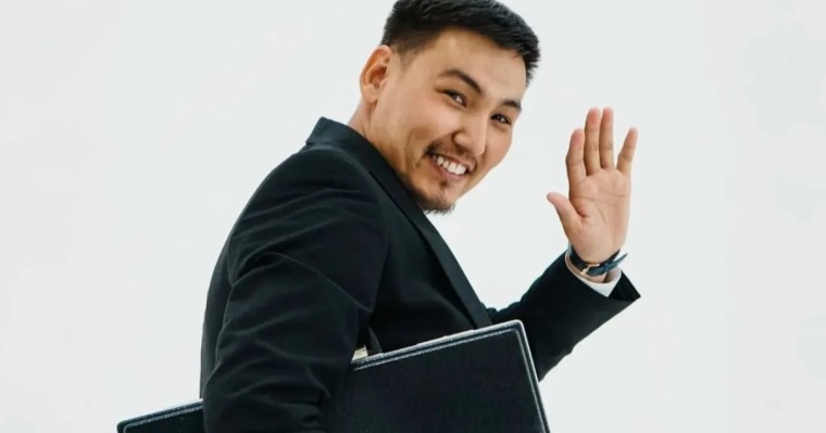 "Қажылыққа жинаған ақшаны ставкаға тіккен": Блогер Сариев туралы сұмдық дерек шықты