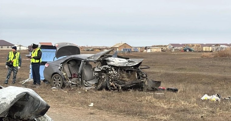 БҚО-да екі көлік бетпе-бет соқтығысып, біреуі өртеніп кетті: 8 адам қаза болды