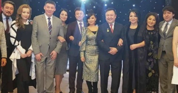 “Ең болмаса репост жасаңдар”: Марқұм Арман Дүйсеновтың адвокаты әншілерден көмек сұрады