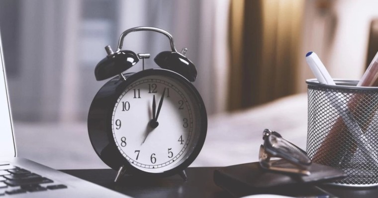 Кішкентай балалары бар ата-аналарға жұмыс күнін бір сағатқа қысқарту ұсынылды