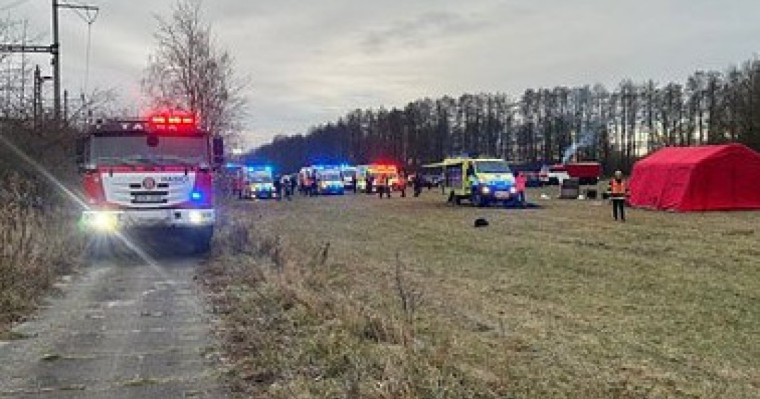 Екі пойыз соқтығысып, 42 адам жарақаттанды