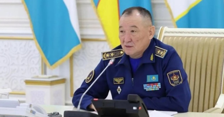 «Қойшы, солай ма?»: Қорғаныс министрі әскердегі өлім-жітім туралы сұраққа күліп жіберді