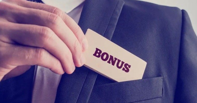 Қазақстанда кімдер сыйақы мен 13-жалақы ала алады: Еңбек инспекциясы жауап берді