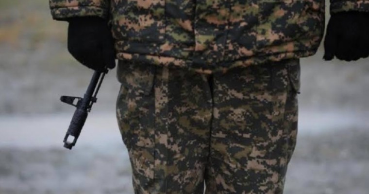 Сарбаз әскери ант кезінде басын бөтелкемен ұрамын деп көзінен айырылды