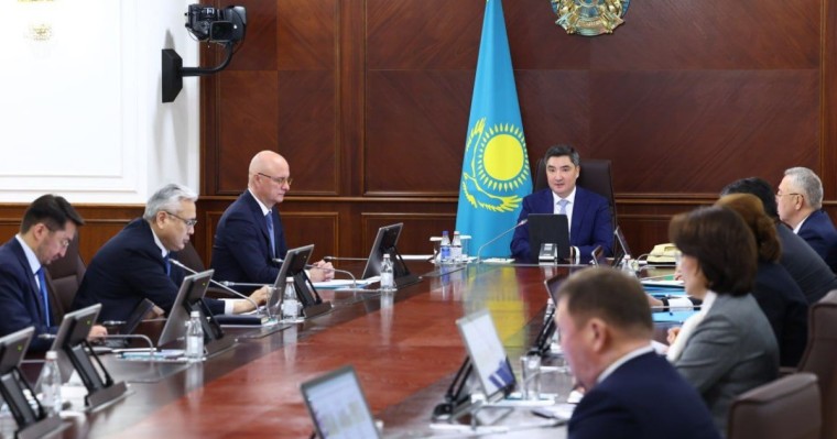 "Нарықтың адал қатысушыларын ғана қолдаймыз": Бектенов отандық фармацевтикалық өндірушілерге үндеу жасады