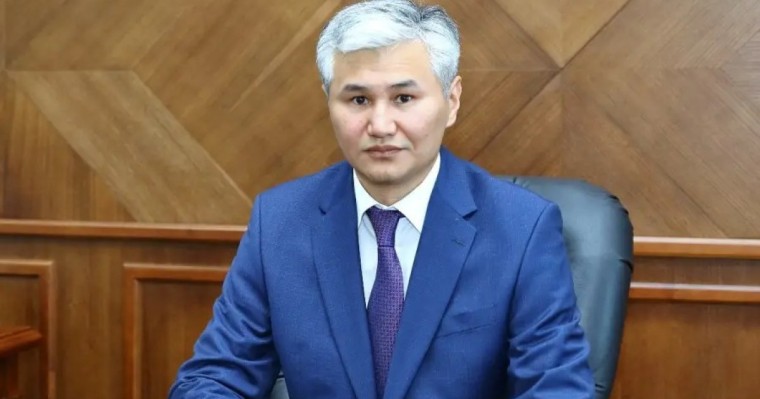 Ұлытау облысының әкімі көпбалалы анамен TikTok-тағы видеосы үшін соттасып, әйелге 495 432 теңге айыппұл салынды