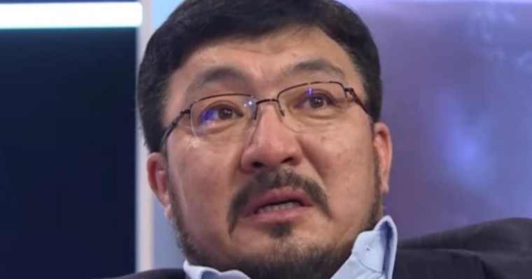 "Сен менің білмейсің ғой қадірімді": Тоқтар Серіков әсерлі өлең жолдарын жариялады (ВИДЕО)