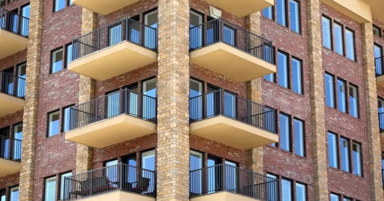 Атыраудың іргесіндегі 5 жыл бұрын мемлекеттен берілген үйлер қирап қалған: өңір басшысы тексеріс жүргізілетінін айтты