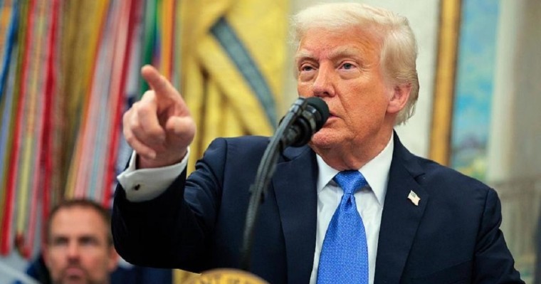 "Елден кетуге келісті, бірақ…": Трамп телефон арқылы кіммен құпия сөйлесті?