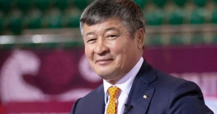 "Тоқтатайын деп шешім қабылдадым". Дәулет Тұрлыханов шұғыл мәлімдеме жасады