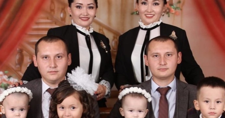 "Ерекше жандар": Егіздерден құралған отбасы желі қолданушыларын тәнті етті (ФОТО)