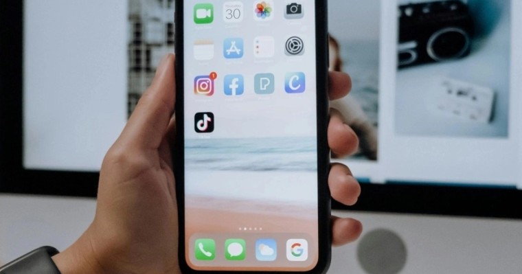 16 жасқа толмағандар онлайн платформаларға тіркелу мүмкіндігінен айырылуы мүмкін